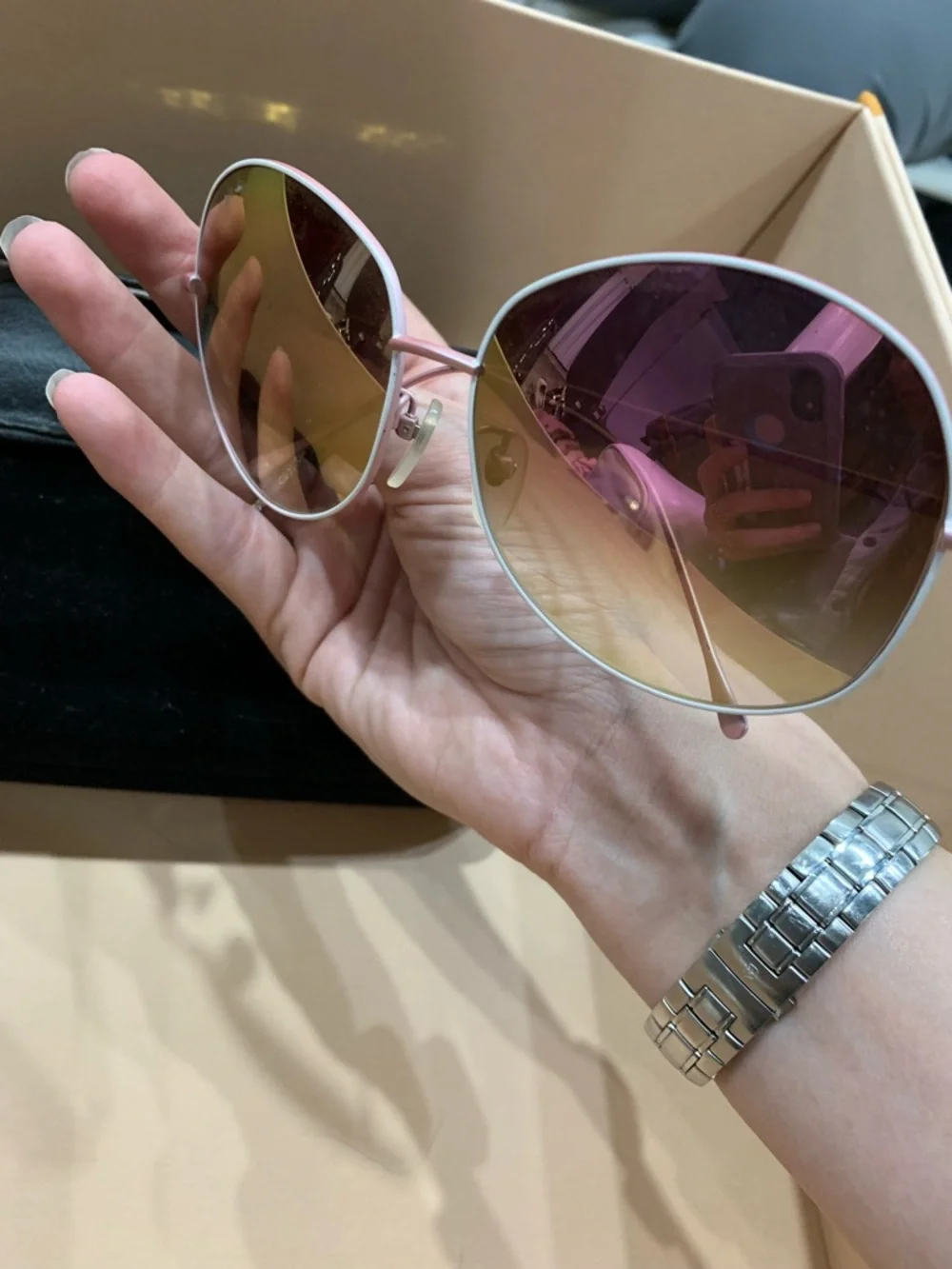 Women’s Pink Round Sunglasses - Fashionable Gradient Lenses